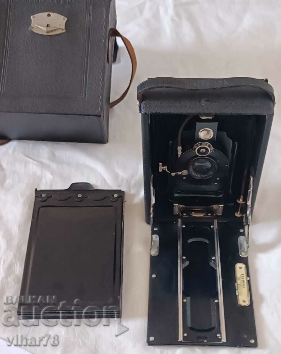Old camera with price 219.99 BGN | € 112.48