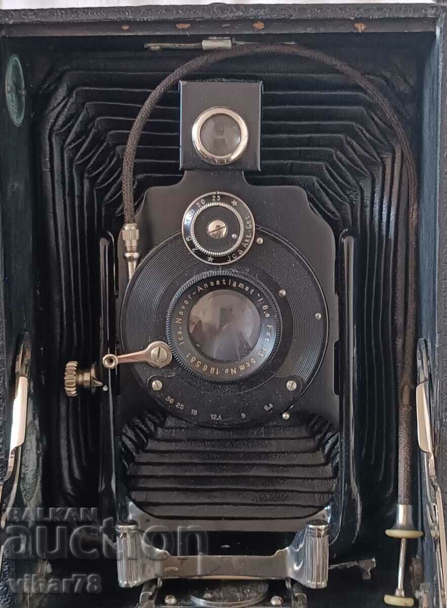 Auction  Old camera