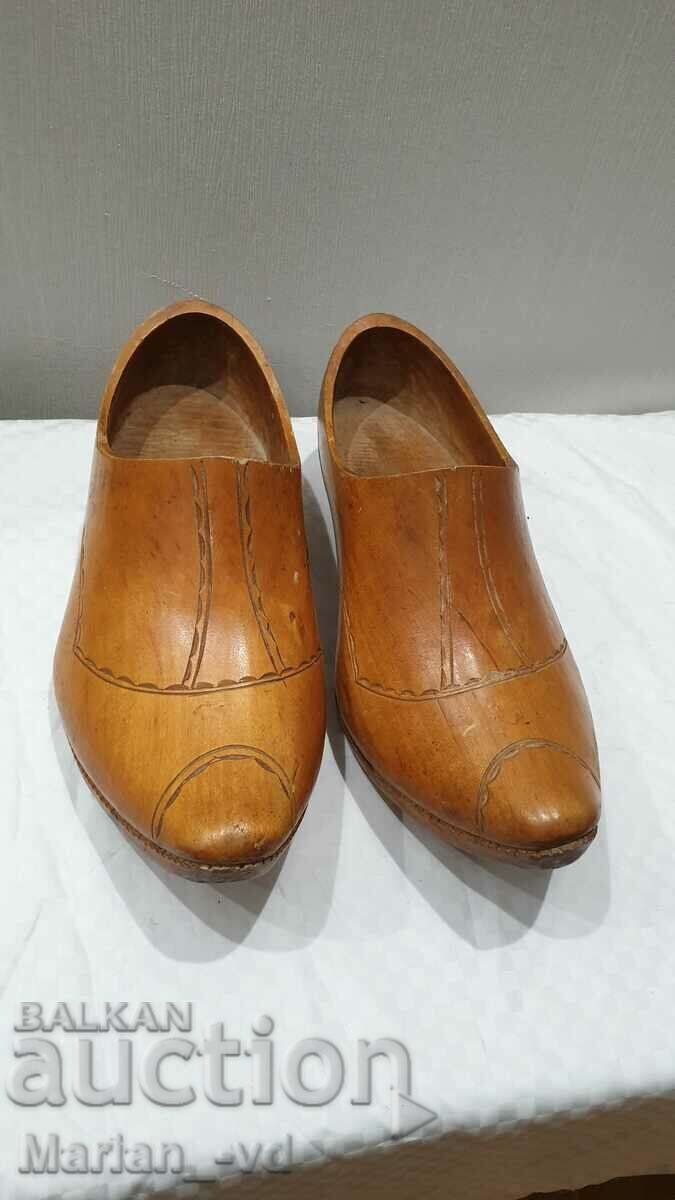 Стари дървени холандски ръчно изработени обувки с токче