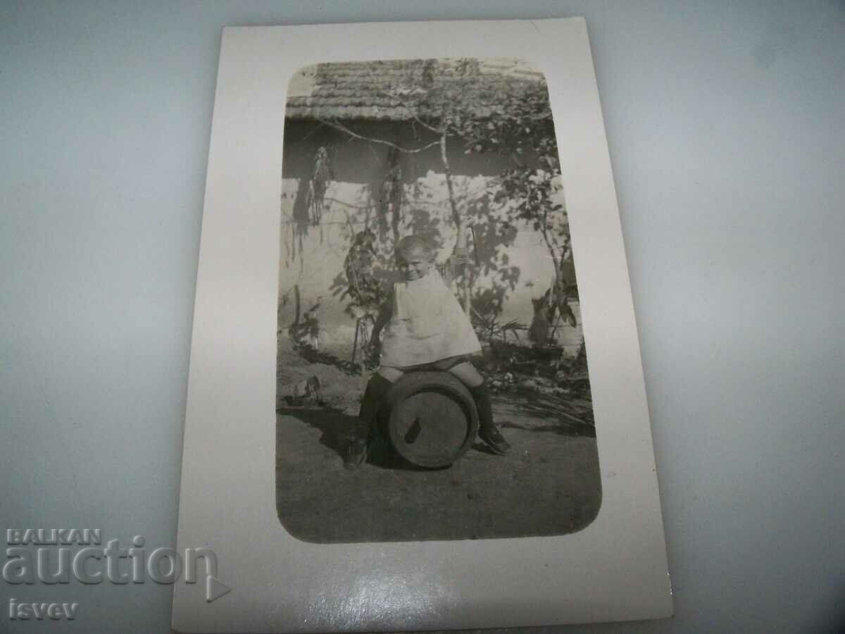 Παλιά καρτ ποστάλ παιδί σε ένα βαρέλι 1928. με τιμή 10.00 BGN | € 5.11 Παλιά καρτ ποστάλ παιδί σε ένα βαρέλι 1928. με τιμή 10.00 BGN | € 5.11