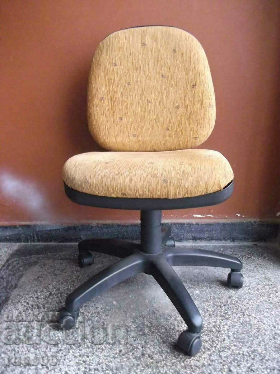 Офис стол - 1 - 6 Офис стол - 1 - 6