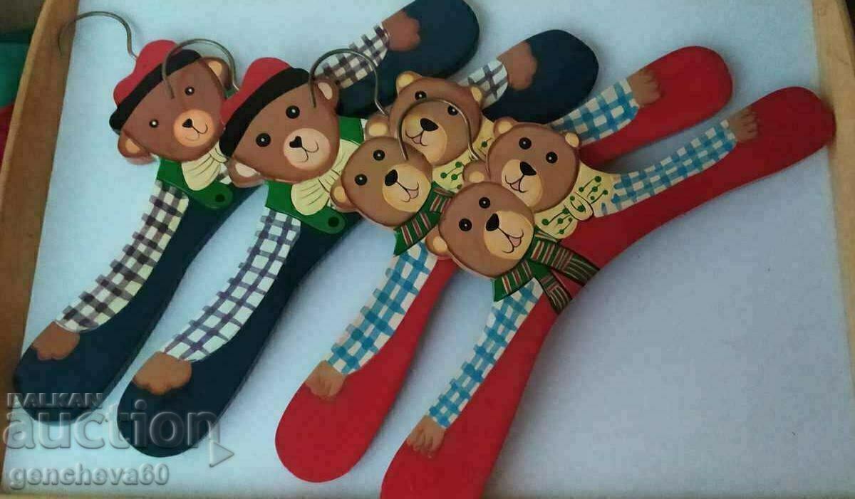 Umerașe din lemn pentru copii, pictate manual, 4 buc, cu etichetă cu preț 50.00 BGN | € 25.56