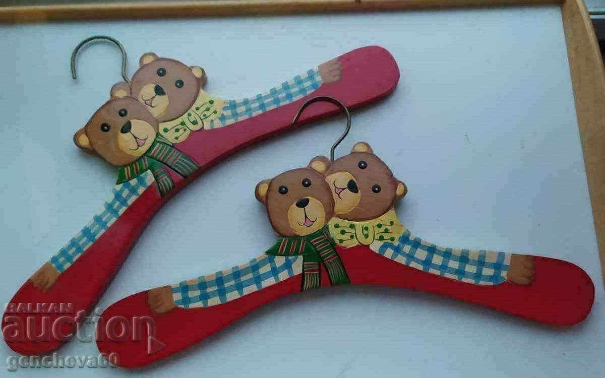 Livrarea Umerașe din lemn pentru copii, pictate manual, 4 buc, cu etichetă