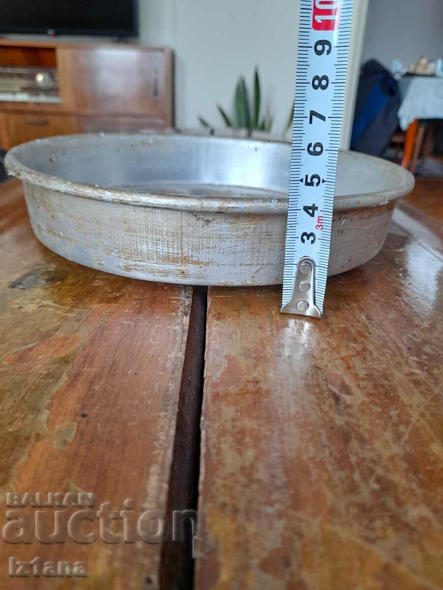 Old aluminum cake pan with price 22.00 BGN | € 11.25
