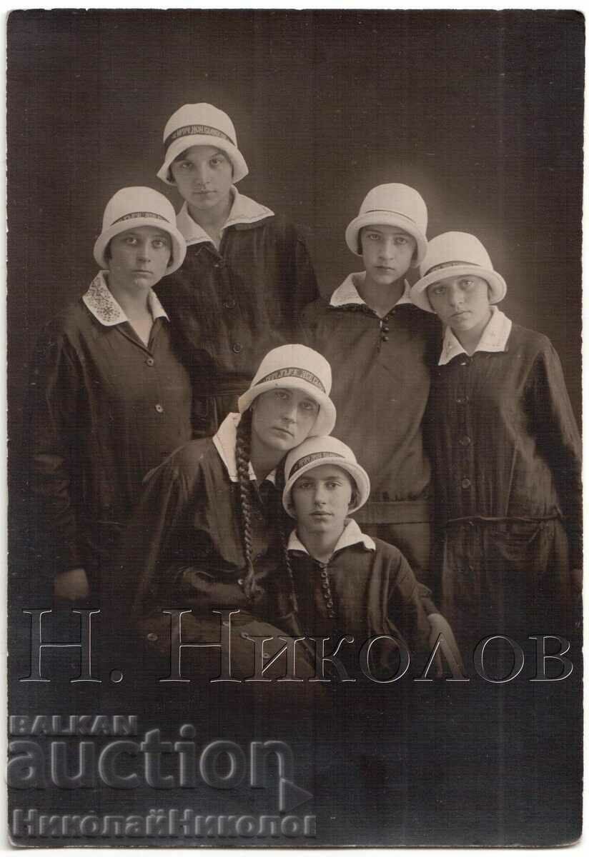 OLD PHOTO OF SCHOOL GIRL. HIGH SCHOOL PHOTO MIMOSA G450