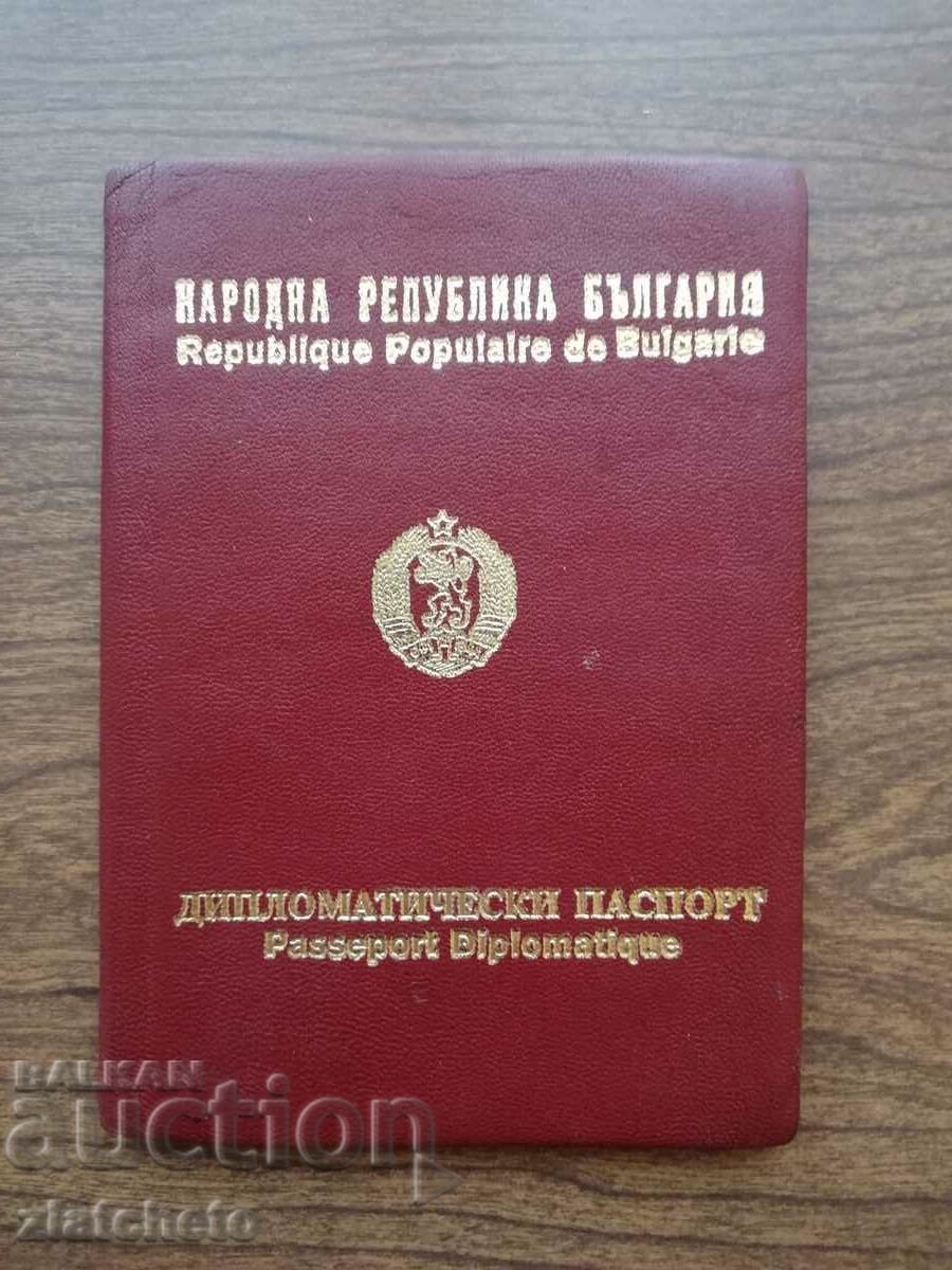 Pașaport diplomatic RRR