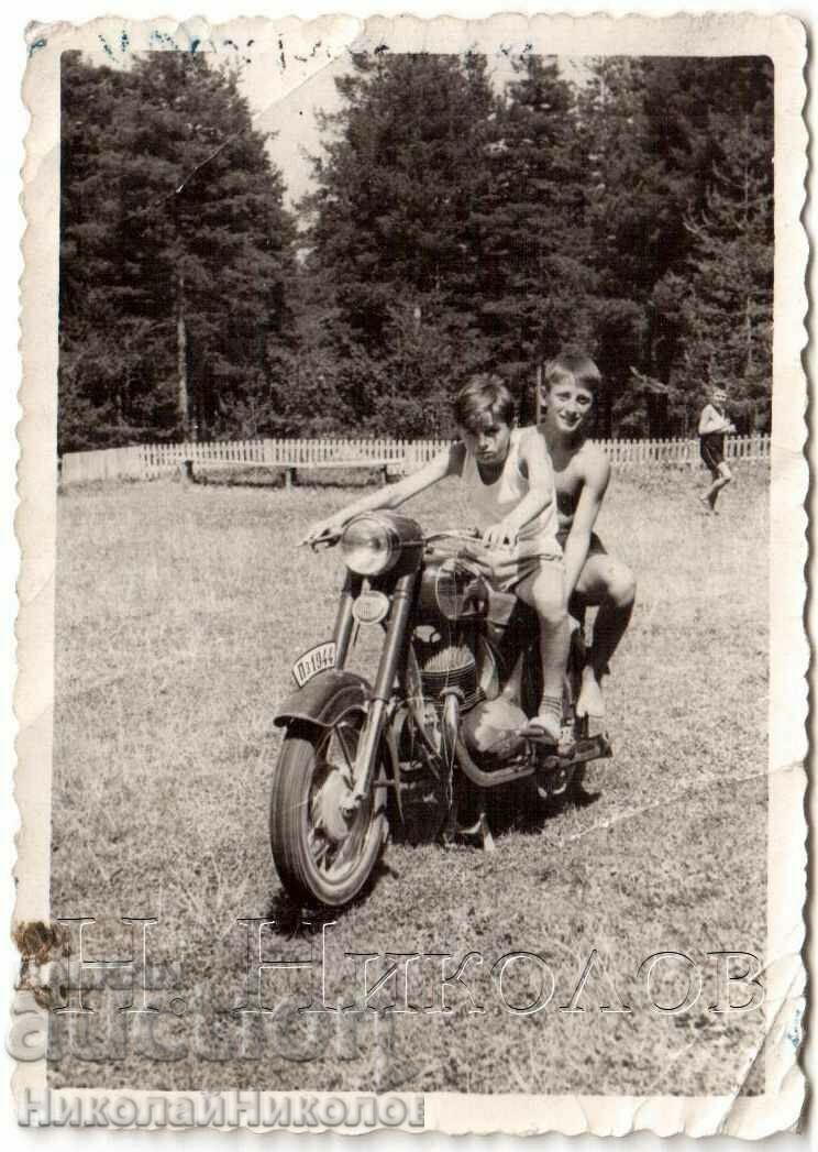 LITTLE OLD PHOTO BOYS ON MOTORCYCLE BALKAN MOTORCYCLE G455 LITTLE OLD PHOTO BOYS ON MOTORCYCLE BALKAN MOTORCYCLE G455