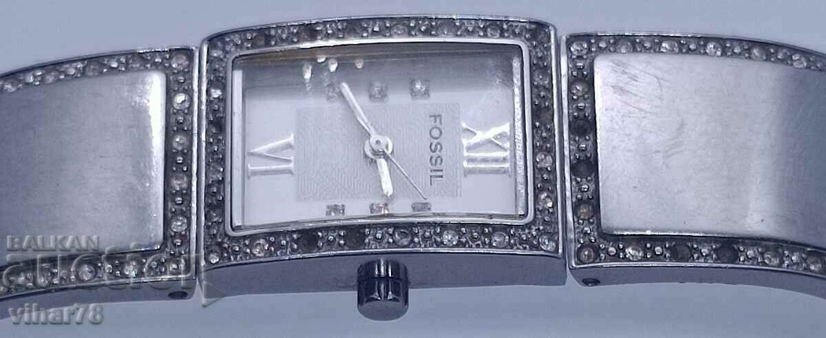 WOMEN'S FOSSIL QUARTZ WATCH - 5