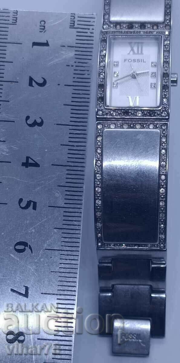 WOMEN'S FOSSIL QUARTZ WATCH - 7