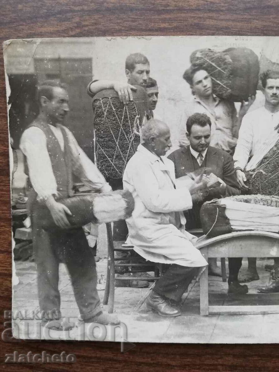 Old photo Kingdom of Bulgaria - cutting a tutuut with price 20.00 BGN | € 10.23 Old photo Kingdom of Bulgaria - cutting a tutuut with price 20.00 BGN | € 10.23