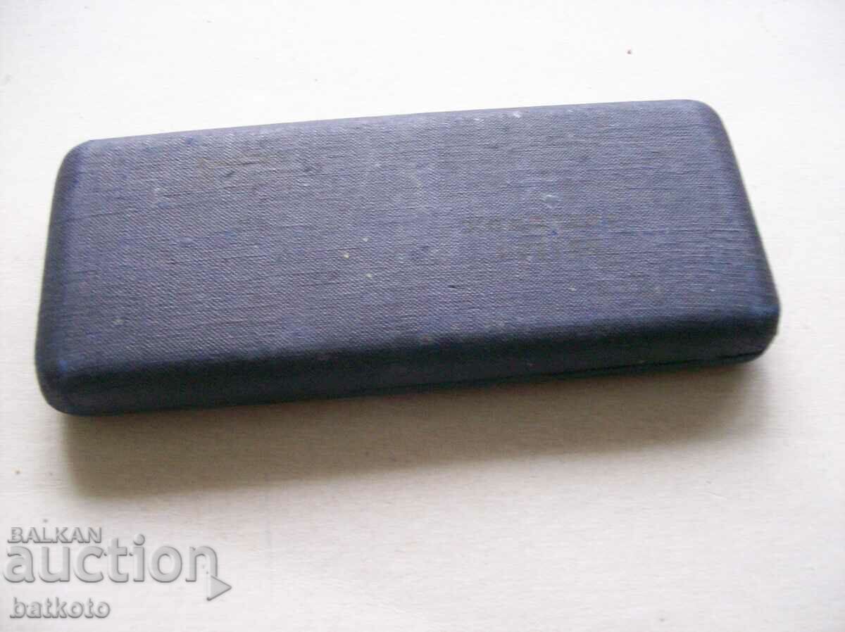 Un set vechi de etriere cu preț 3.00 BGN | € 1.53