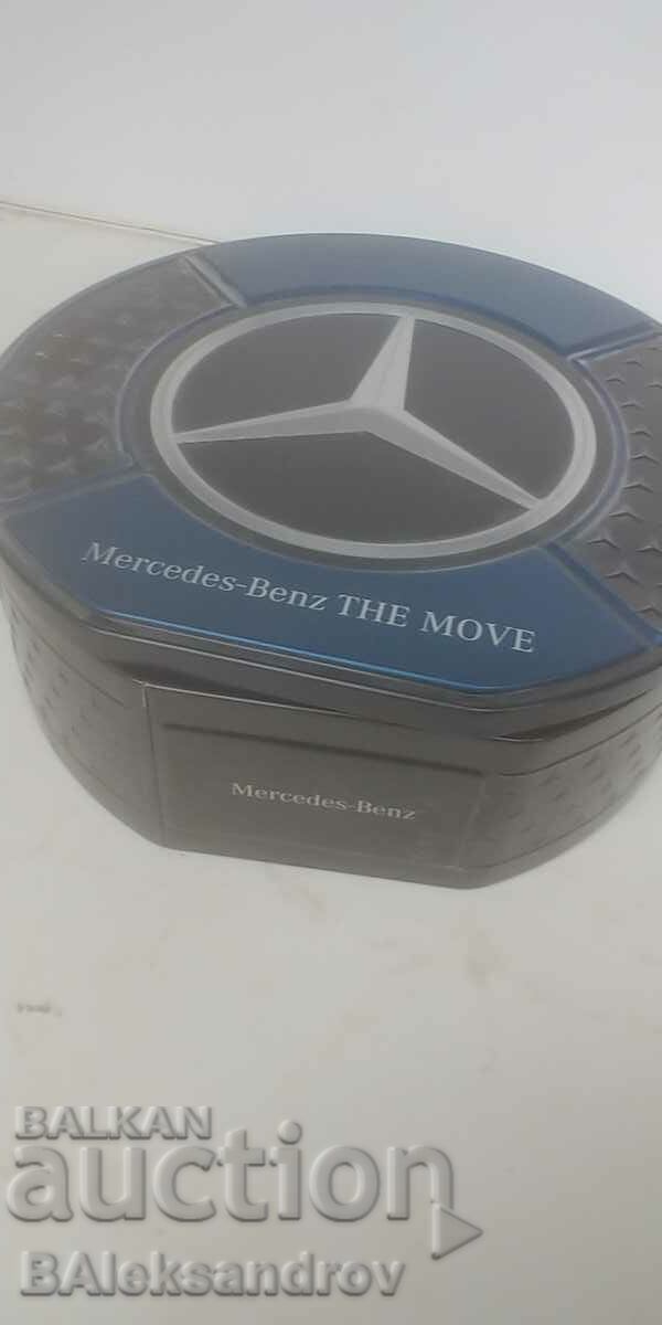 Delivery of Large lamarinenes box for collection Delivery of Large lamarinenes box for collection