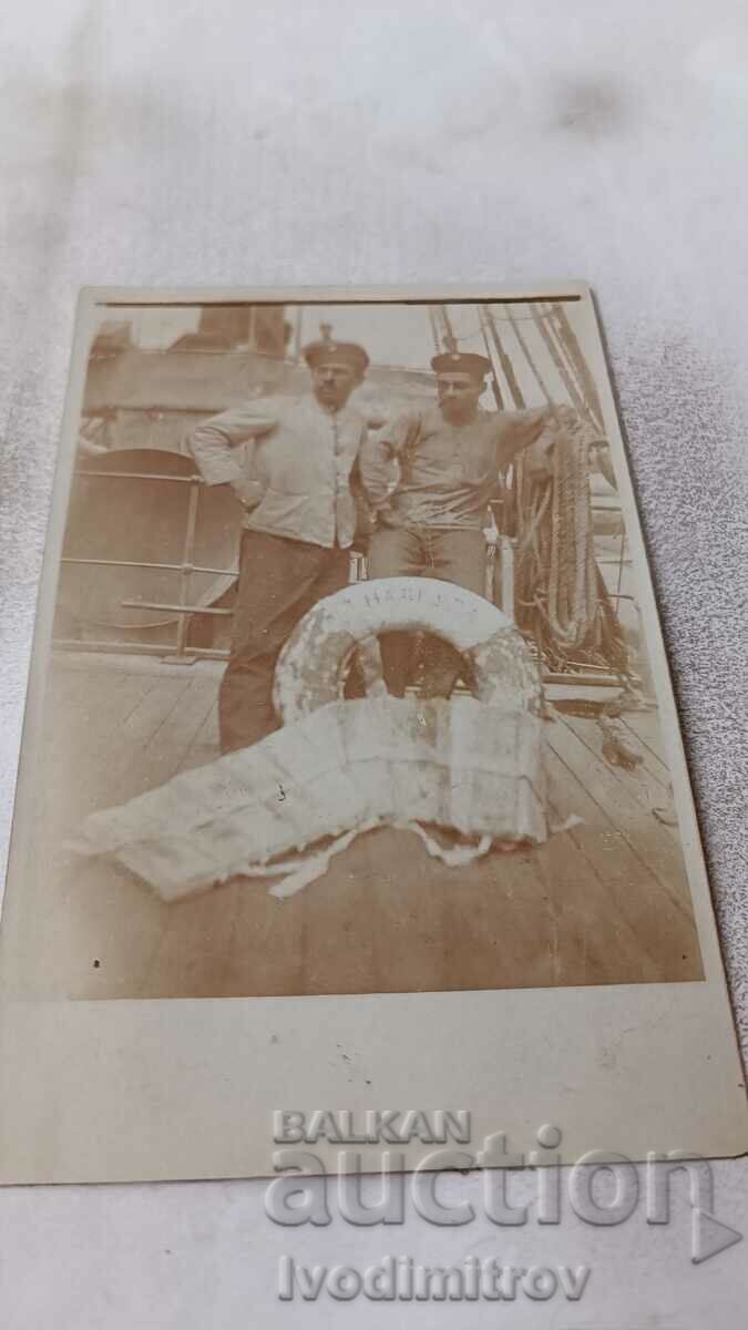 Снимка Варна Двама моряци на крайцера Надежда 1918