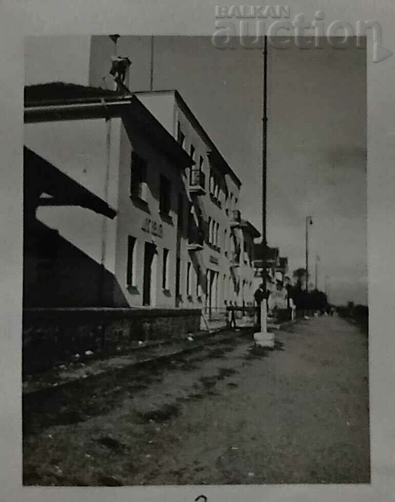 STAȚIA ȘI BIROUL VAMAL MACEDONIA GEVGELI 1942 FOTO cu preț 7.00 BGN | € 3.58 STAȚIA ȘI BIROUL VAMAL MACEDONIA GEVGELI 1942 FOTO cu preț 7.00 BGN | € 3.58