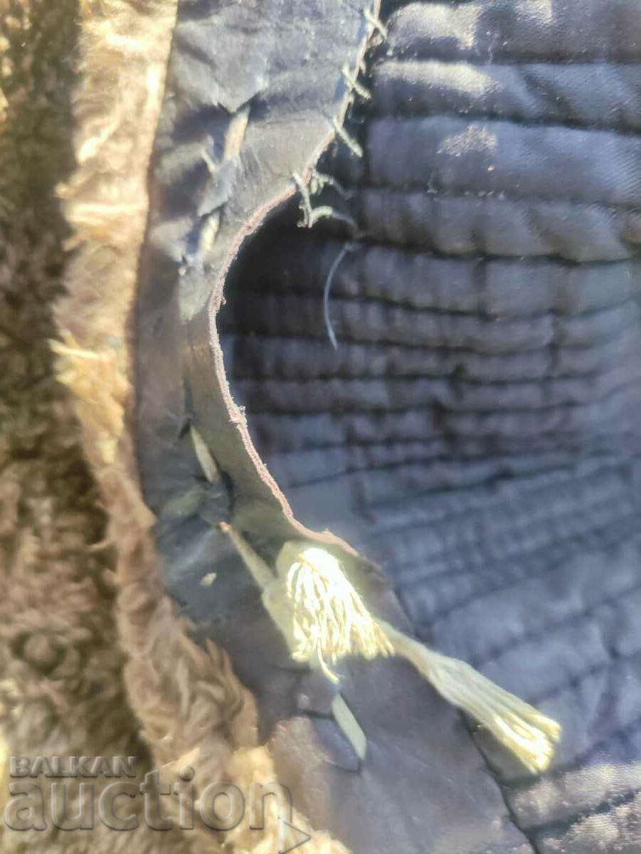 Licitație șapcă costum bătrâni