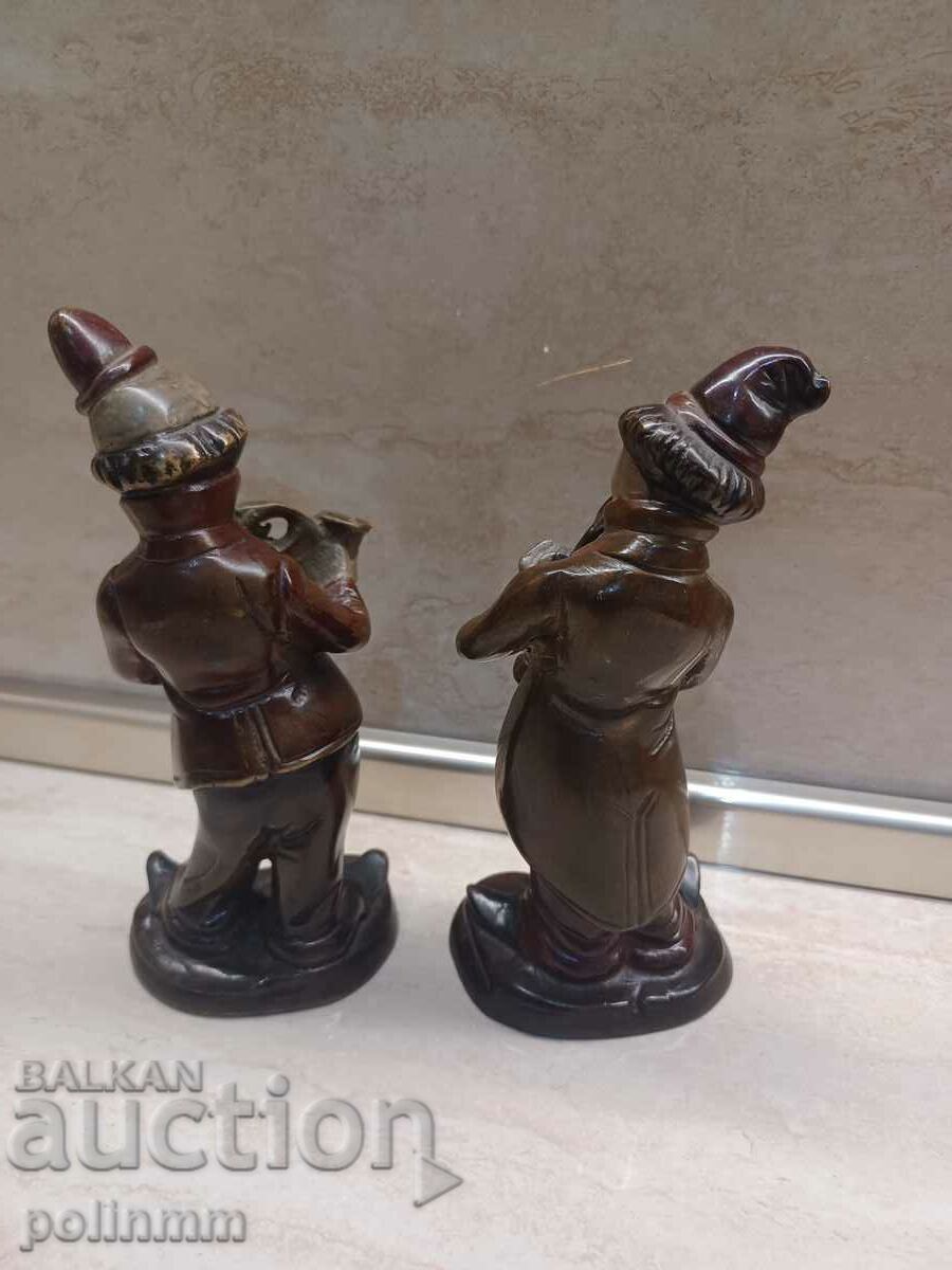 Auction A pair of antique bronze statuettes Auction A pair of antique bronze statuettes