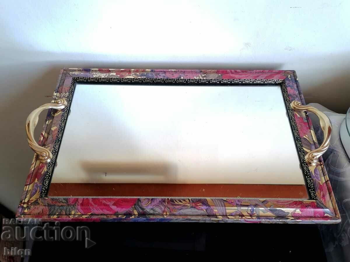 Licitație Tavă cu oglindă grozavă Licitație Tavă cu oglindă grozavă