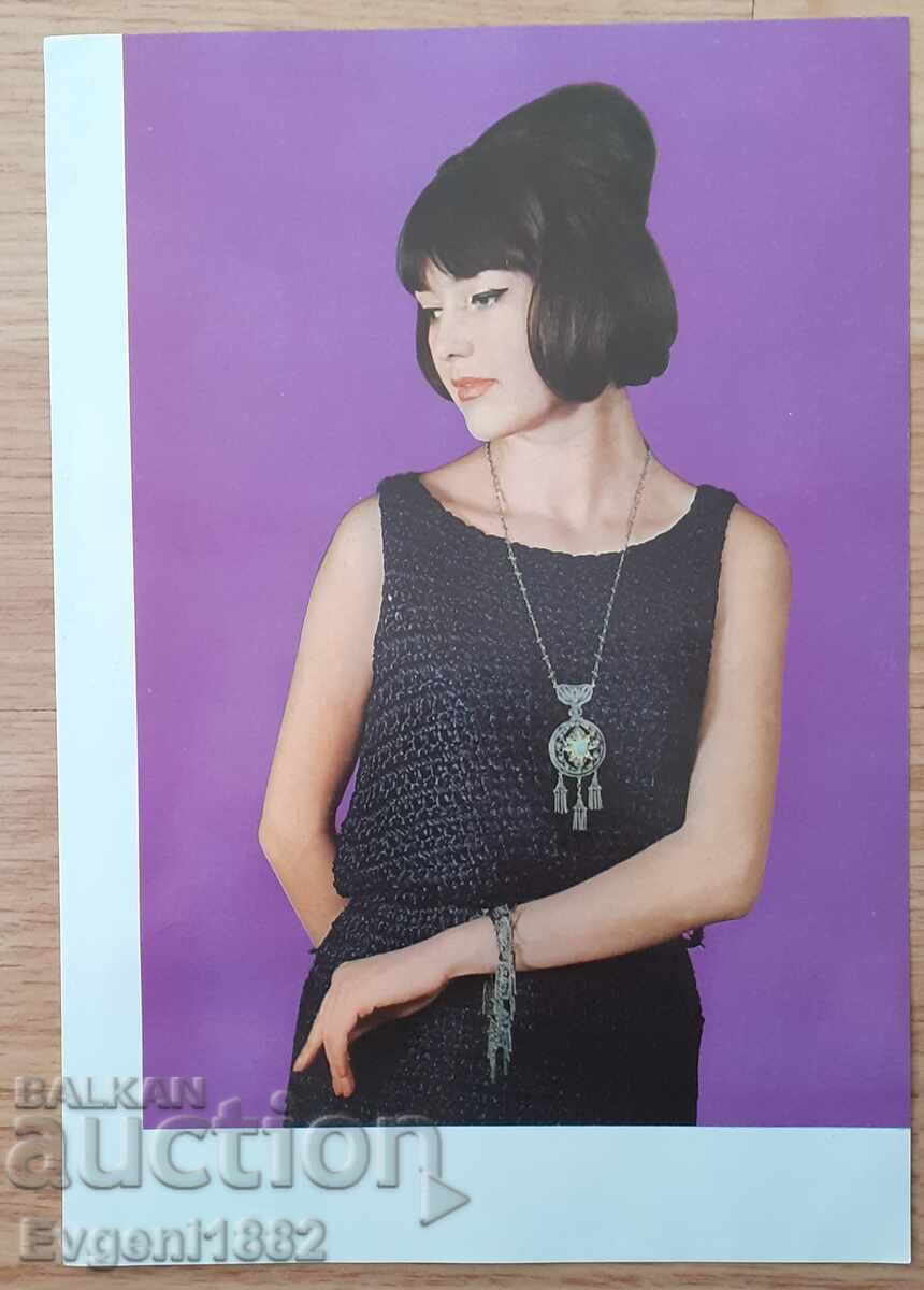 Corecom Corecom Old Leaflet Porcelain Fashion Woman with price 3.00 BGN | € 1.53 Corecom Corecom Old Leaflet Porcelain Fashion Woman with price 3.00 BGN | € 1.53