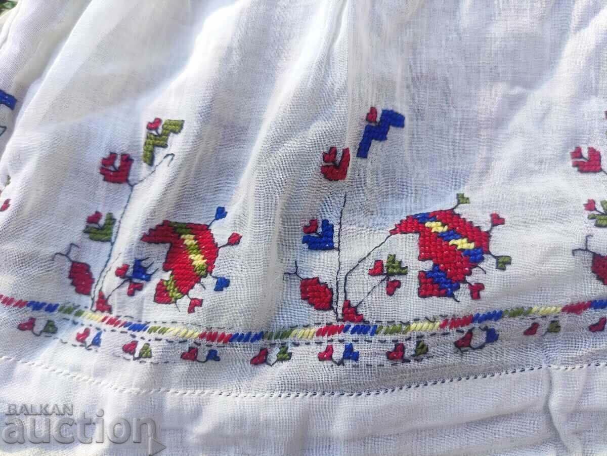 Children's shirt with embroidery, embroidery