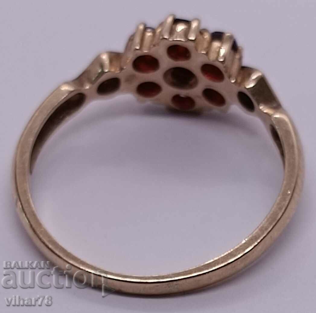 9K GOLD RING WITH GARNET - 5 9K GOLD RING WITH GARNET - 5