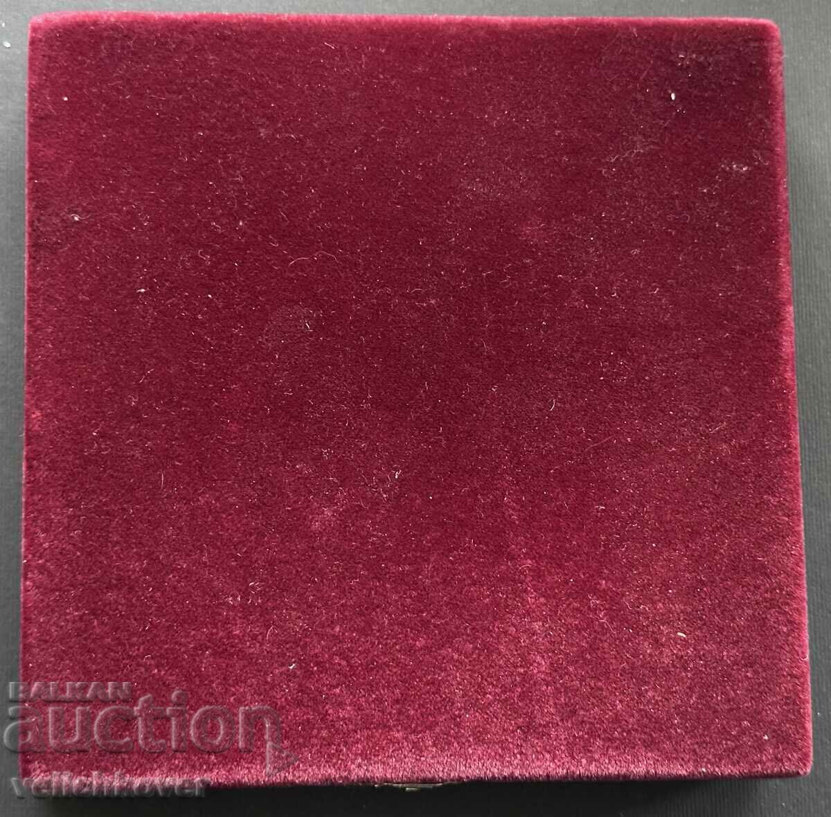 Auction 36154 Bulgaria plaque Coat of Arms Pravets On the right path above Auction 36154 Bulgaria plaque Coat of Arms Pravets On the right path above