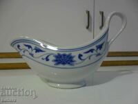 Porcelain jug for milk or sauces