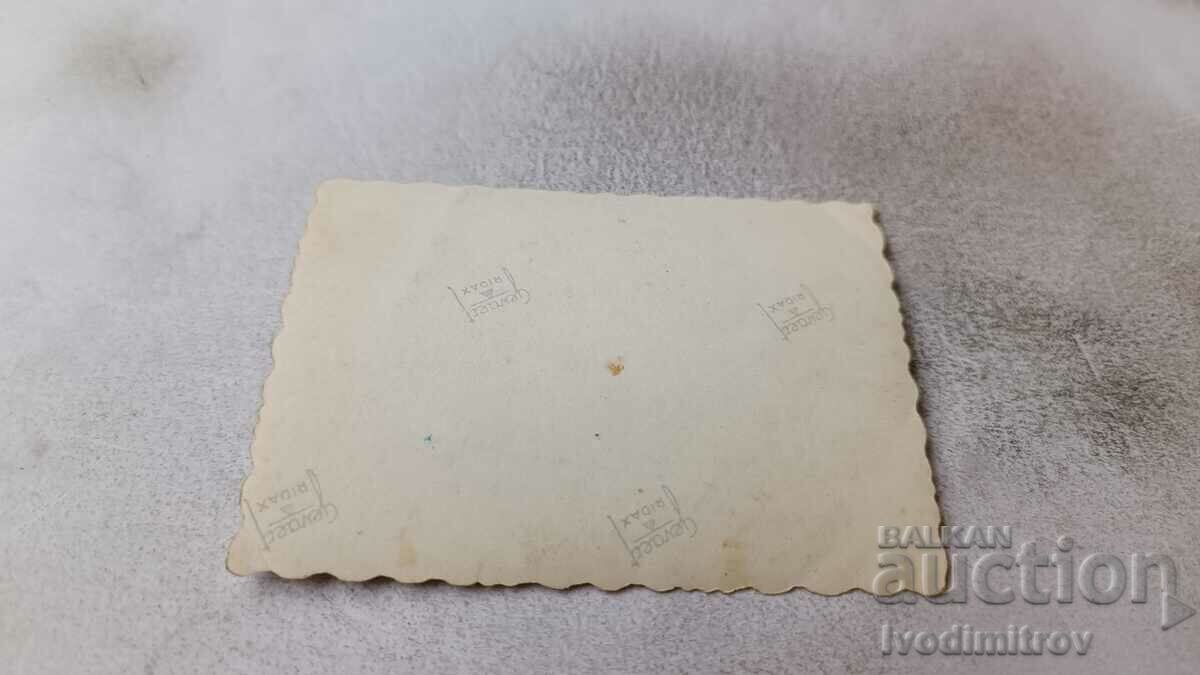 Φωτογραφία Γυναίκες και παιδιά στην παραλία με τιμή 1.85 BGN | € 0.95 Φωτογραφία Γυναίκες και παιδιά στην παραλία με τιμή 1.85 BGN | € 0.95