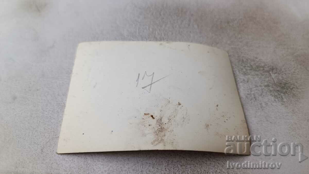 Снимка Момче с каска в езеро с цена 1.65 лв. | € 0.84 Снимка Момче с каска в езеро с цена 1.65 лв. | € 0.84