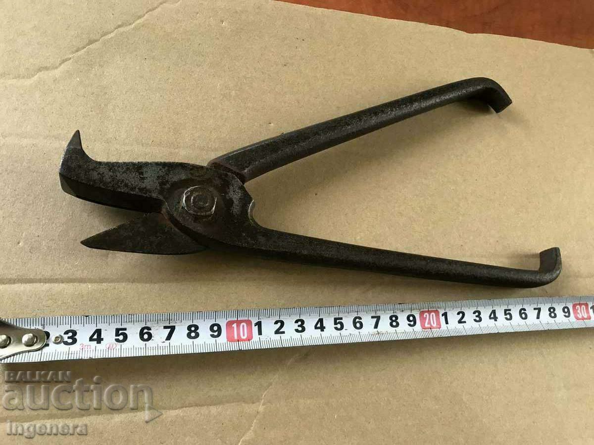TOOL OLD PLIERS KNIFE GUILOTINE HEALTHY RARE with price 75.00 BGN | € 38.35 TOOL OLD PLIERS KNIFE GUILOTINE HEALTHY RARE with price 75.00 BGN | € 38.35