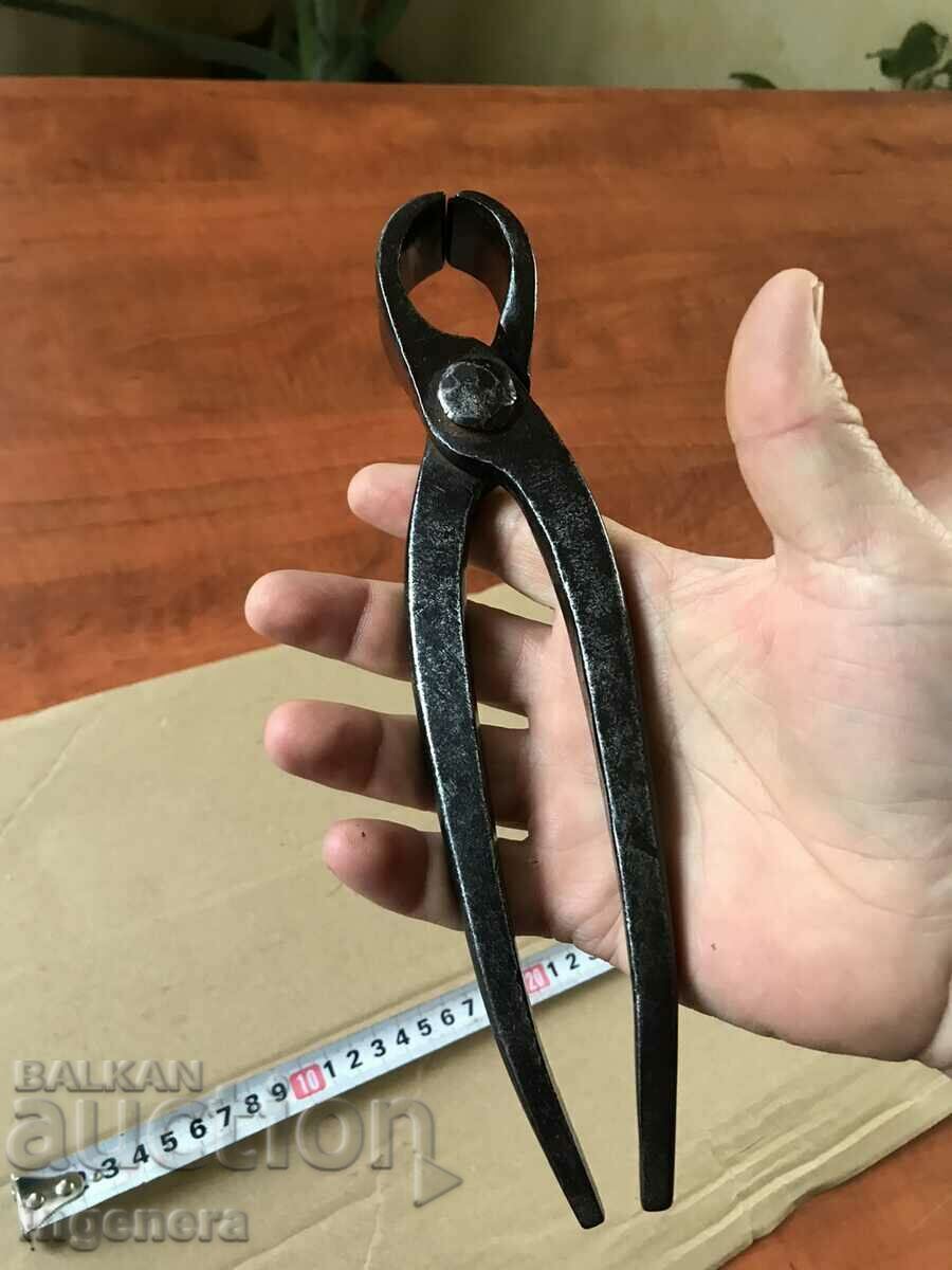 Delivery of TOOL PLIERS ANTIQUE FORGE Delivery of TOOL PLIERS ANTIQUE FORGE