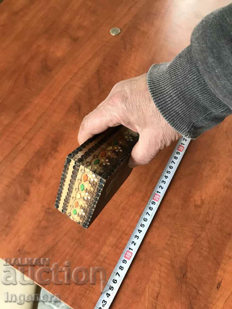 Auction BOX BOX WOOD PYROGRAPHED PAINTED COLOR Auction BOX BOX WOOD PYROGRAPHED PAINTED COLOR