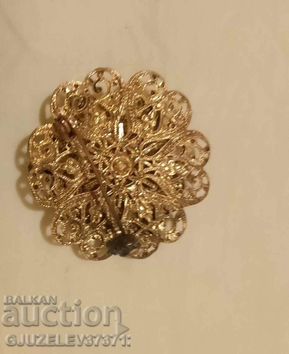 Vintage crystal brooch with price 25.00 BGN | € 12.78 Vintage crystal brooch with price 25.00 BGN | € 12.78