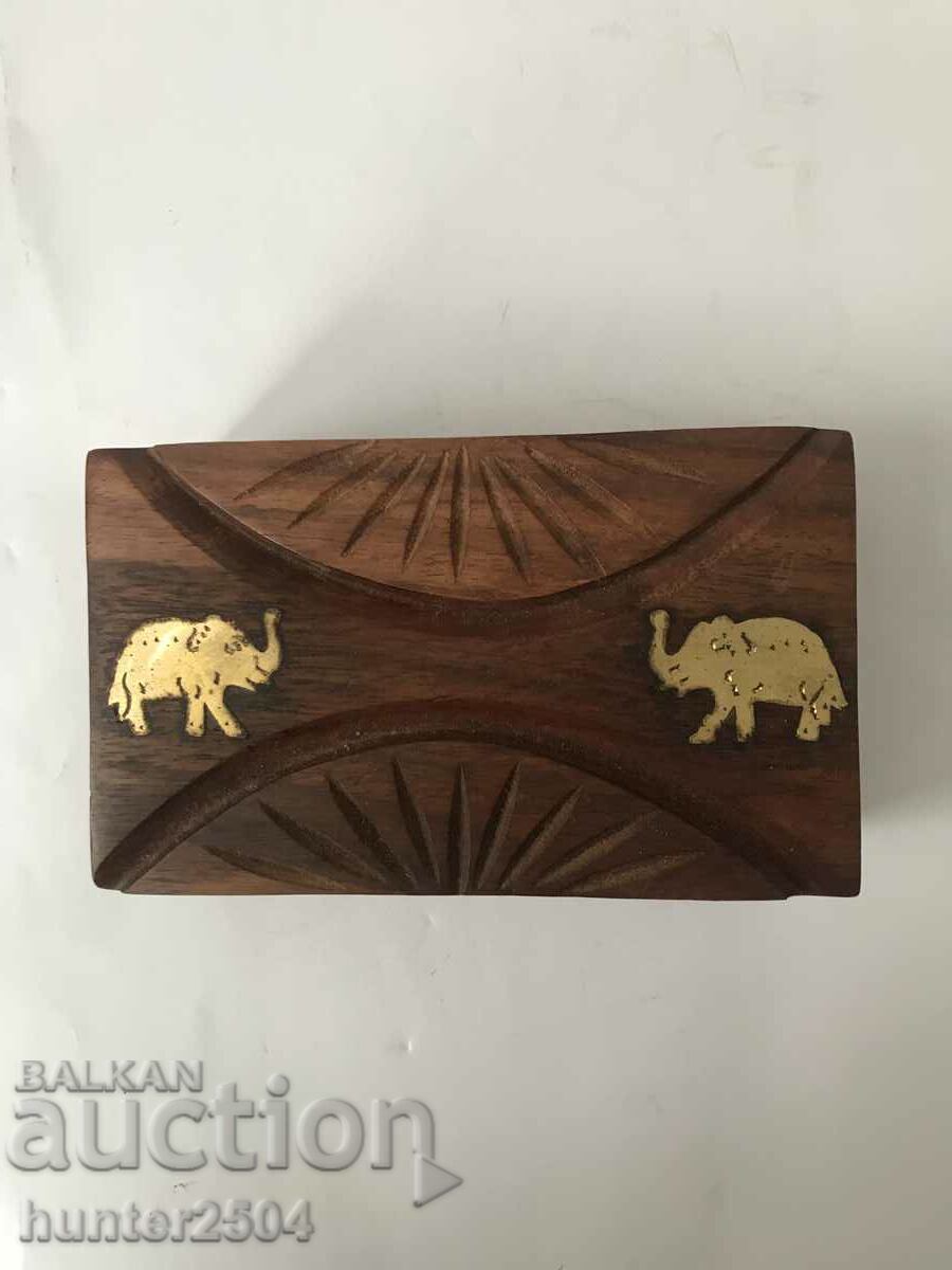 Box with elephants-12/7/4 cm, India
