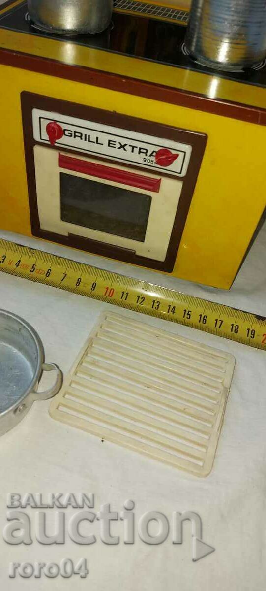 Auction CHILDREN'S TIN STOVE Auction CHILDREN'S TIN STOVE