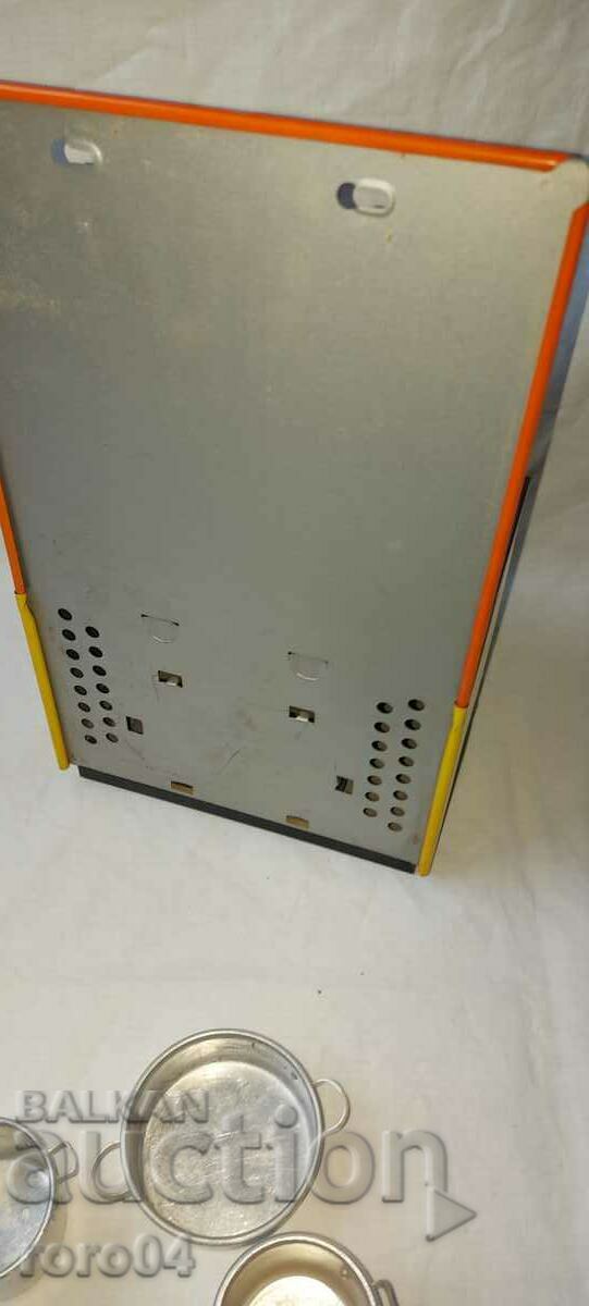 CHILDREN'S TIN STOVE - 6 CHILDREN'S TIN STOVE - 6