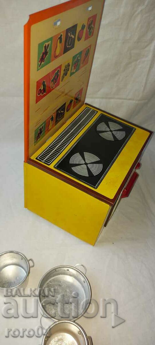 CHILDREN'S TIN STOVE - 7 CHILDREN'S TIN STOVE - 7