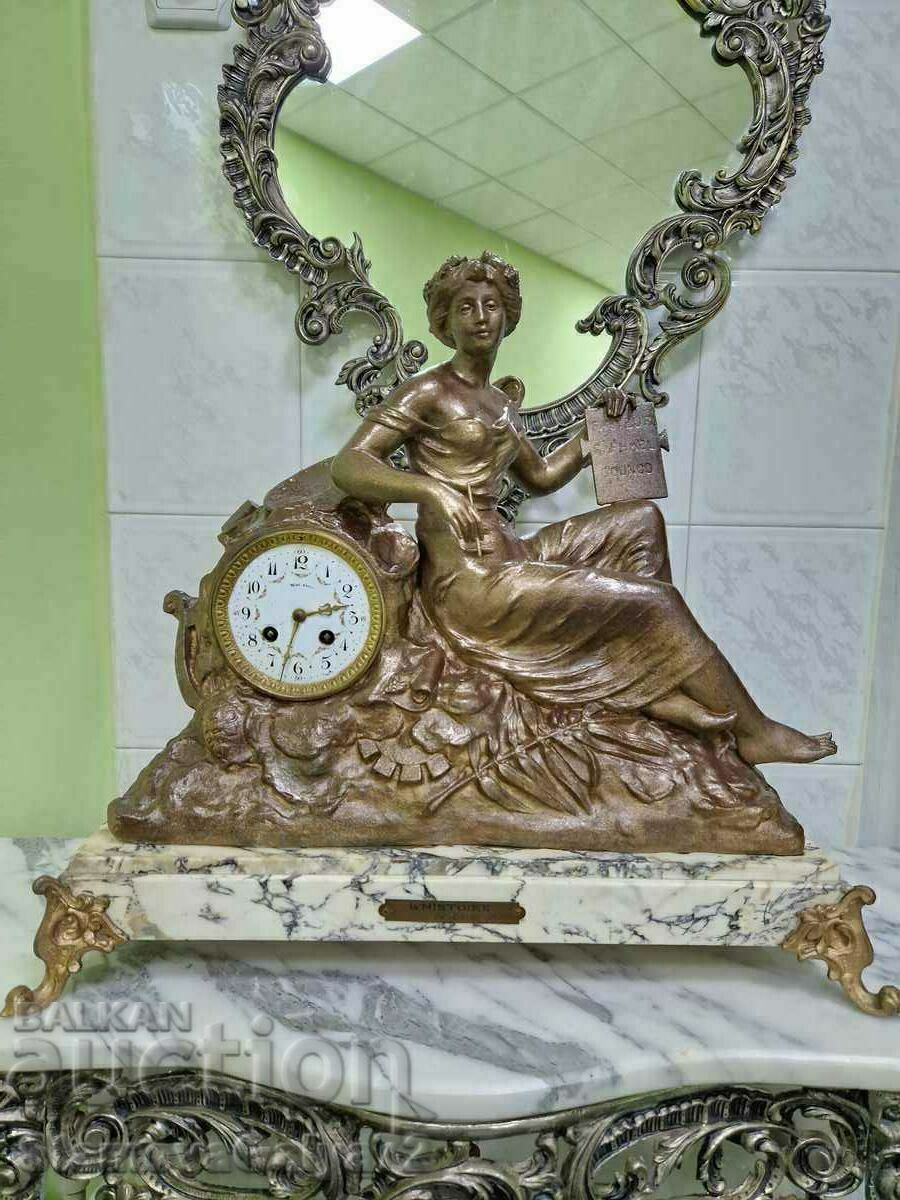 Огромен антикварен френски каминен часовник с цена 559.00 лв. | € 285.81 Огромен антикварен френски каминен часовник с цена 559.00 лв. | € 285.81