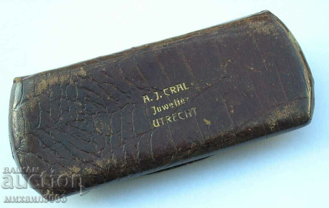 Livrarea Ochelari vechi Pensne aurite cu cutie Livrarea Ochelari vechi Pensne aurite cu cutie