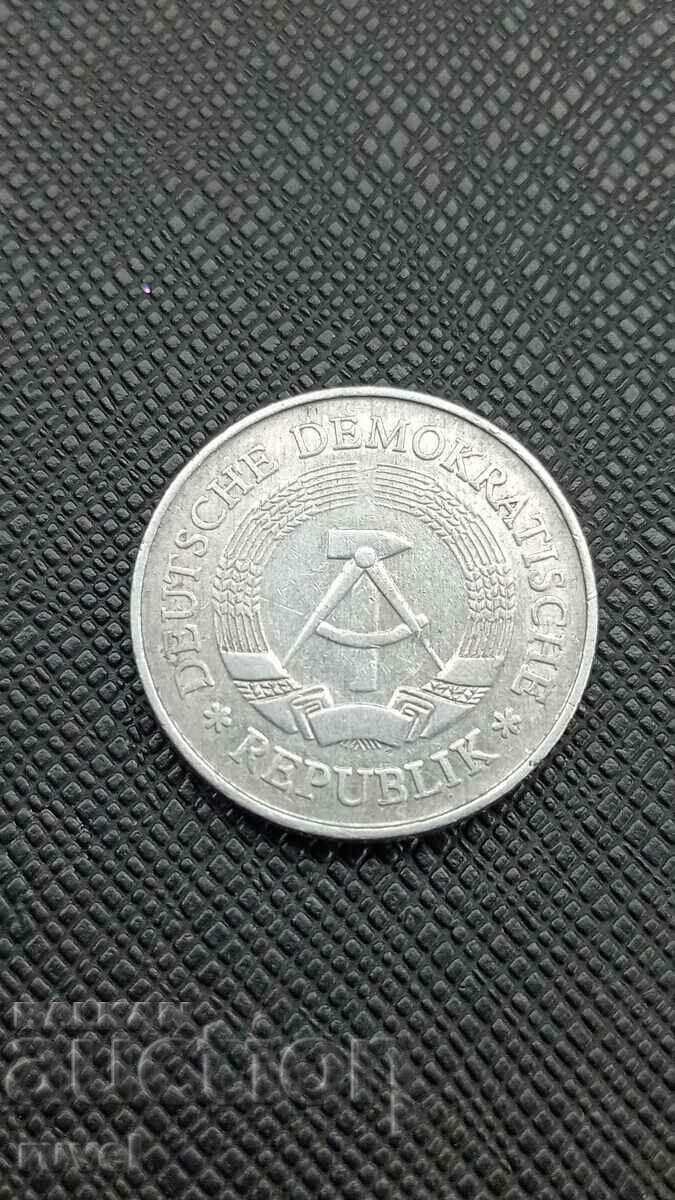 GDR 1 stamp, 1977 with price 1.00 BGN | € 0.51 GDR 1 stamp, 1977 with price 1.00 BGN | € 0.51