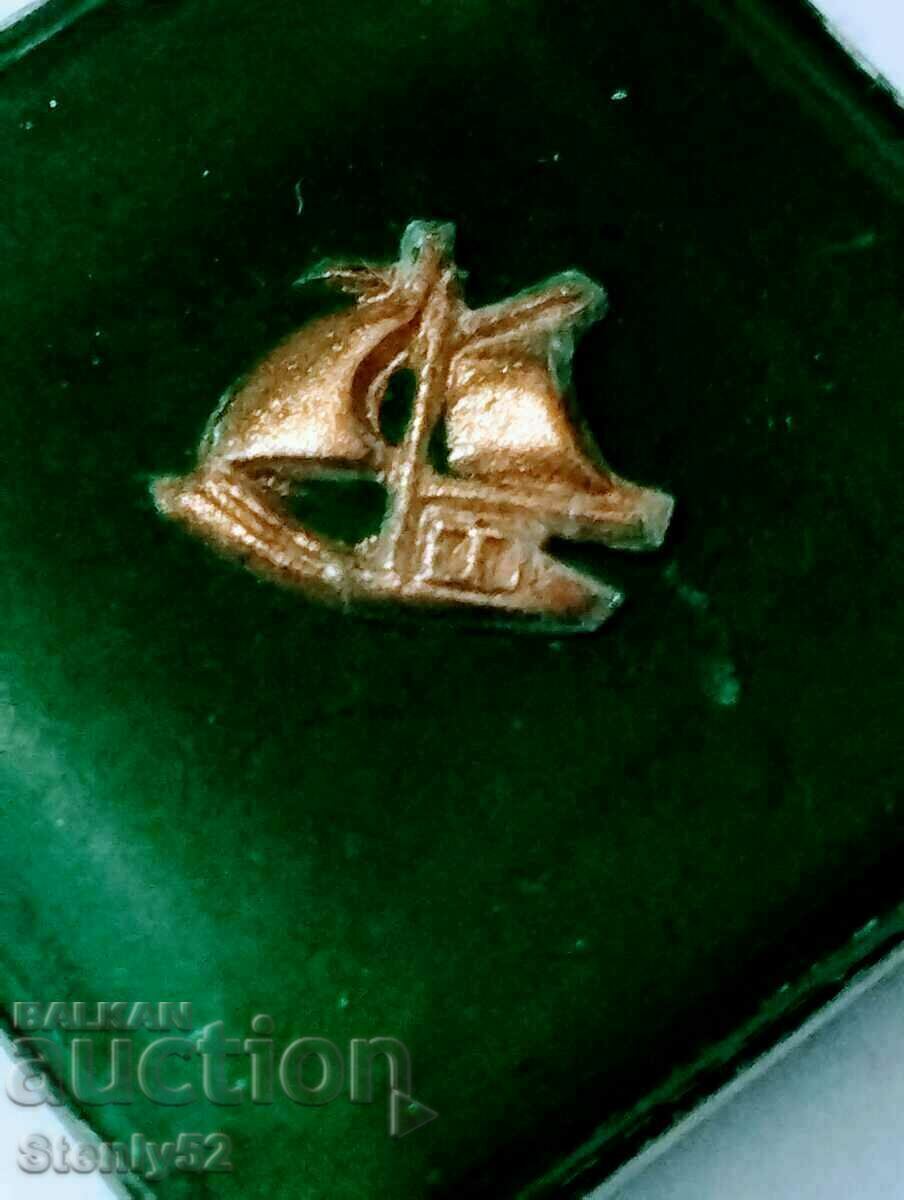 Delivery of Retro car keychain. Delivery of Retro car keychain.