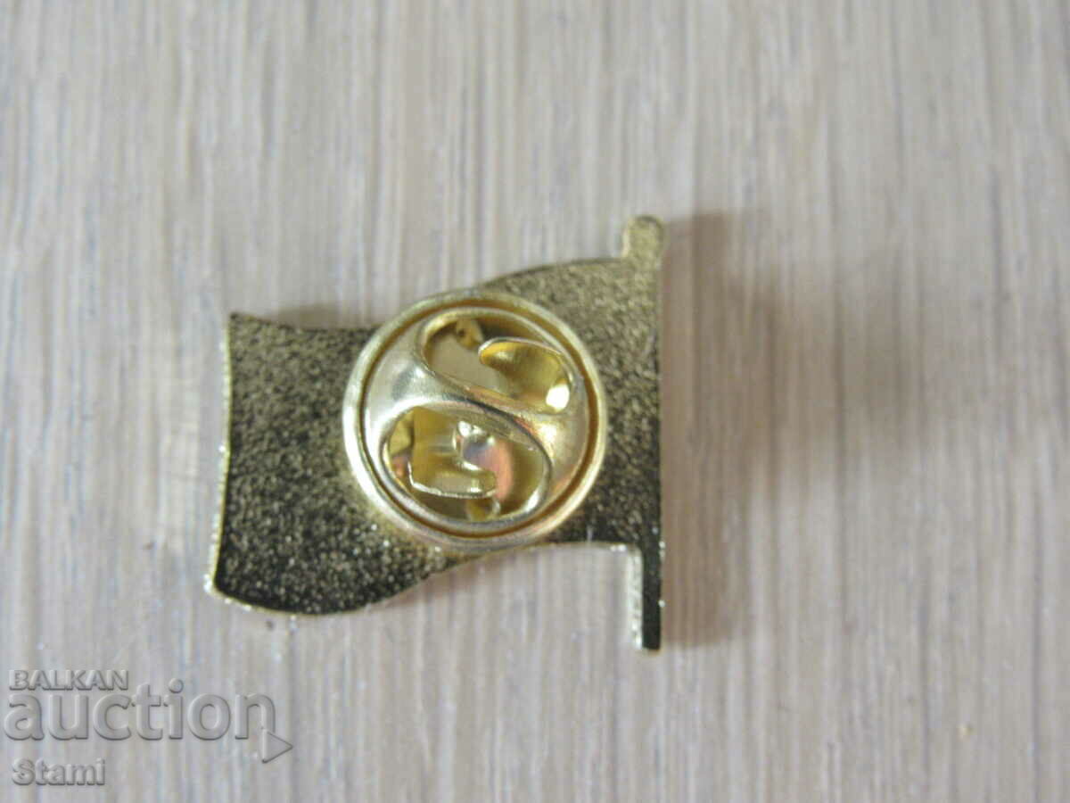 Delivery of Canadian flag badge Delivery of Canadian flag badge