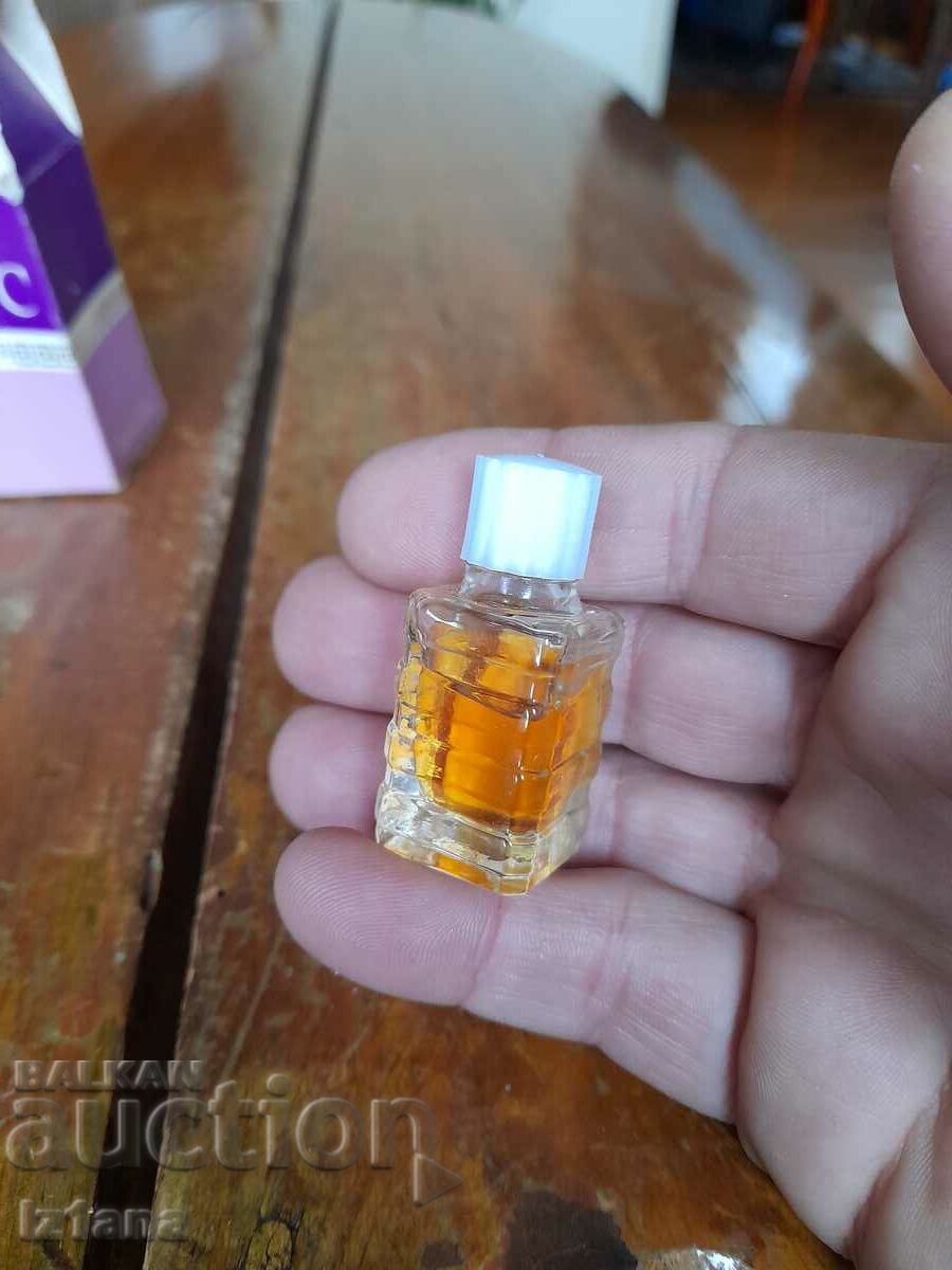 Delivery of Old perfume Venus