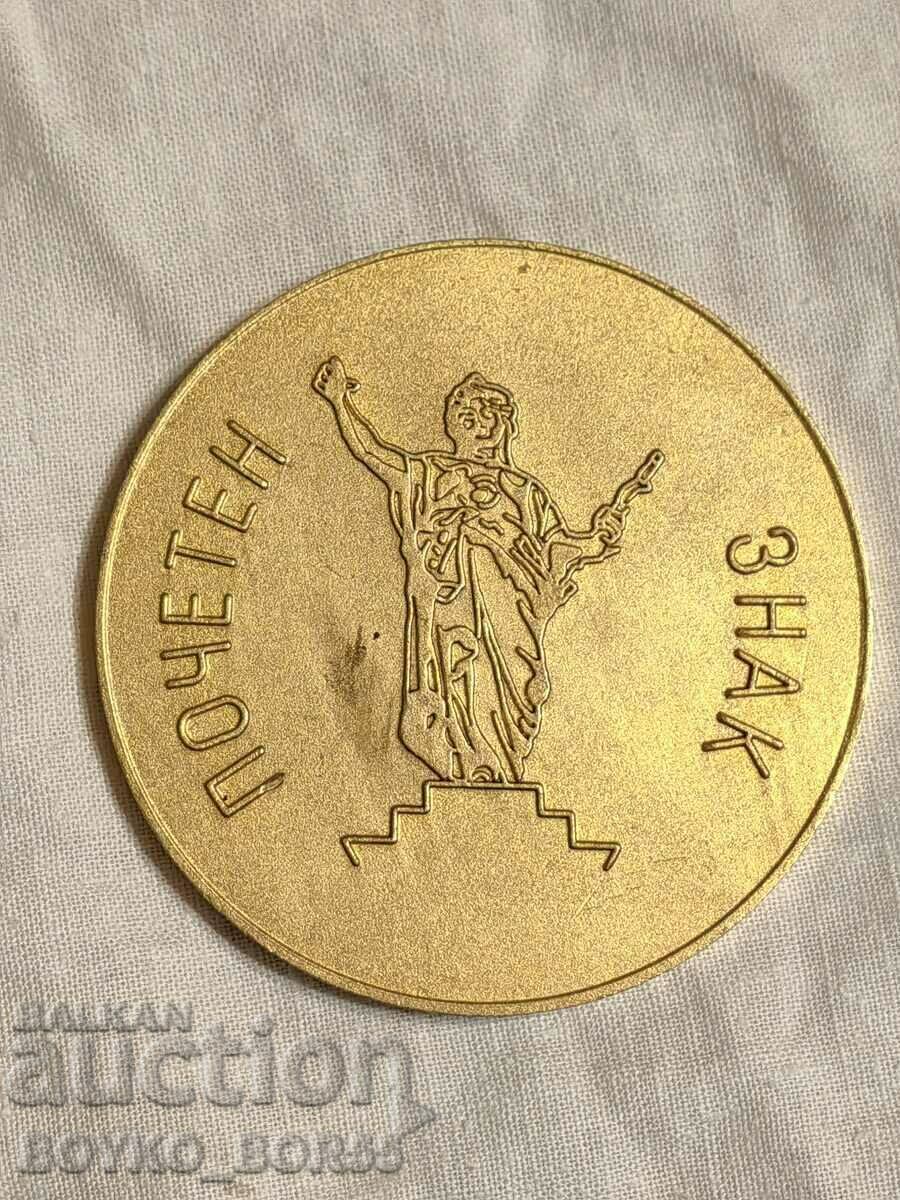 Голям Масивен Соц Плакет Почетен Знак на Локомотив Русе с цена 57.00 лв. | € 29.14 Голям Масивен Соц Плакет Почетен Знак на Локомотив Русе с цена 57.00 лв. | € 29.14