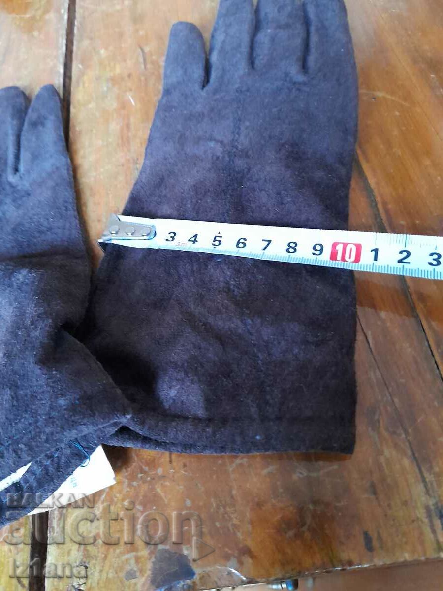 Old leather gloves - 6