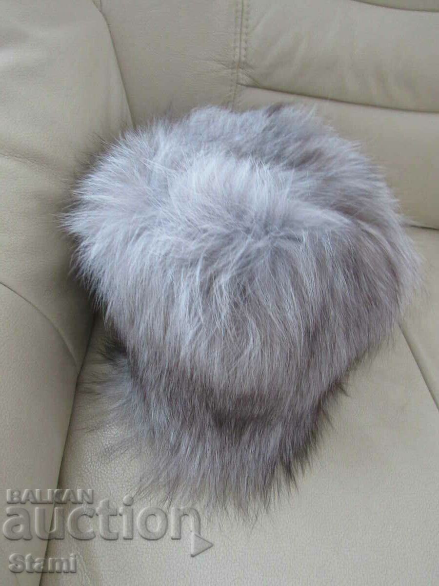 Palarie de dama eleganta din blana de vulpe arctica, noua cu preț 190.00 BGN | € 97.15
