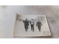 Снимка София Трима мъже в униформи на бул. Царъ Освободителъ