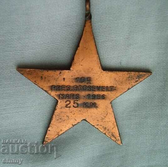 Auction USA - President Roosevelt medal badge, 1956. Auction USA - President Roosevelt medal badge, 1956.