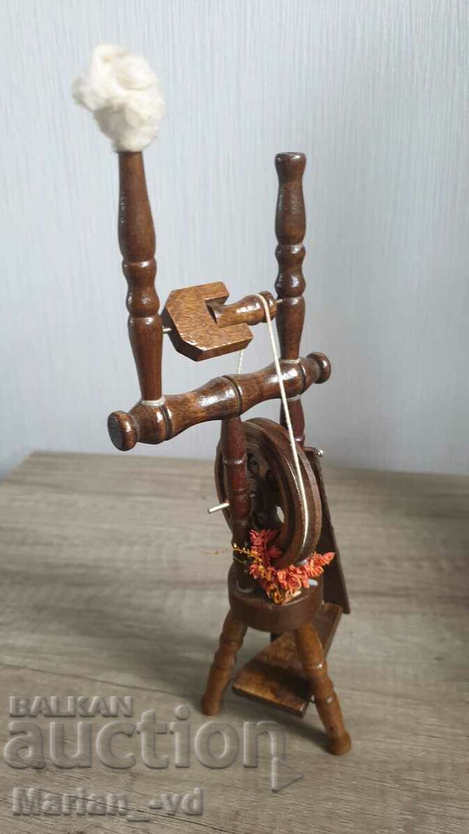 Small wooden souvenir chakrak with price 40.00 BGN | € 20.45 Small wooden souvenir chakrak with price 40.00 BGN | € 20.45