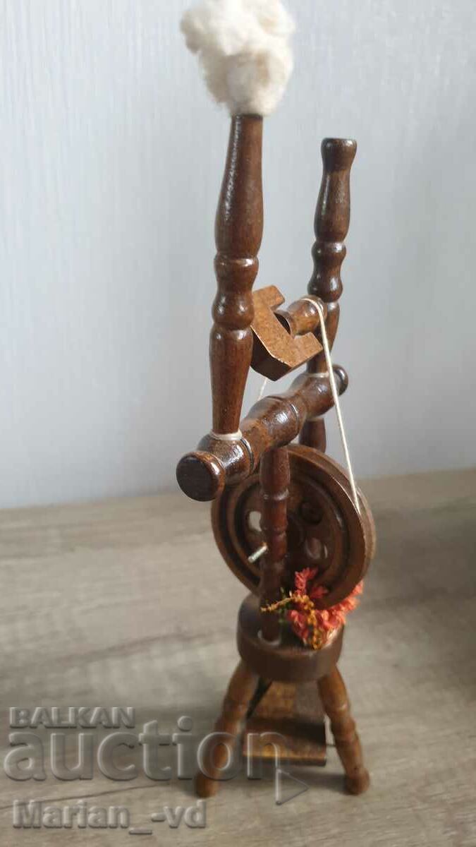 Auction Small wooden souvenir chakrak Auction Small wooden souvenir chakrak