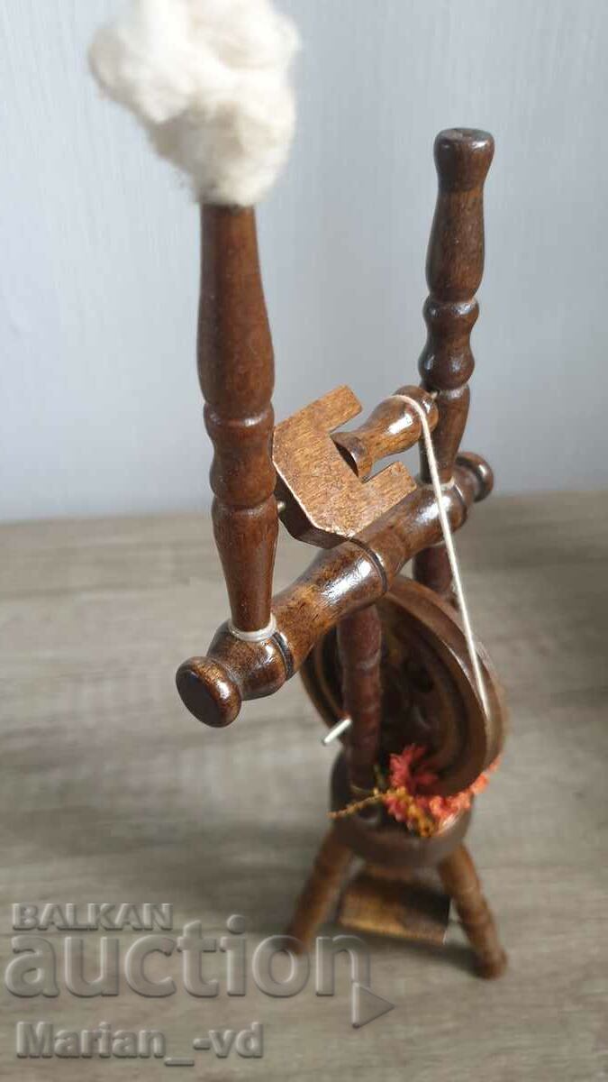 Delivery of Small wooden souvenir chakrak Delivery of Small wooden souvenir chakrak
